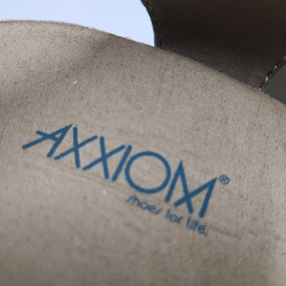 Stylish tan Wedge Sandals - Picture 6 of 10